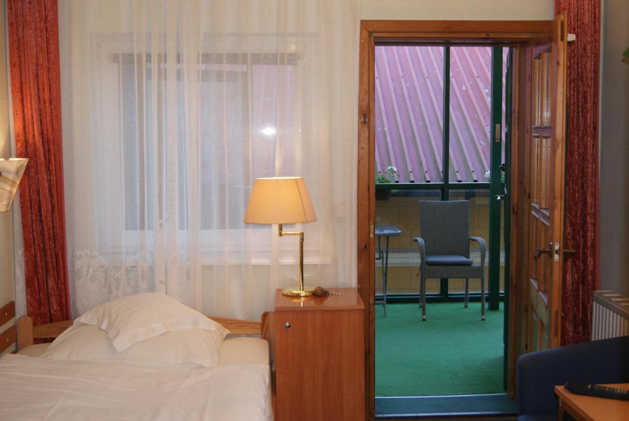 Hotel Alga Ustka Ngoại thất bức ảnh