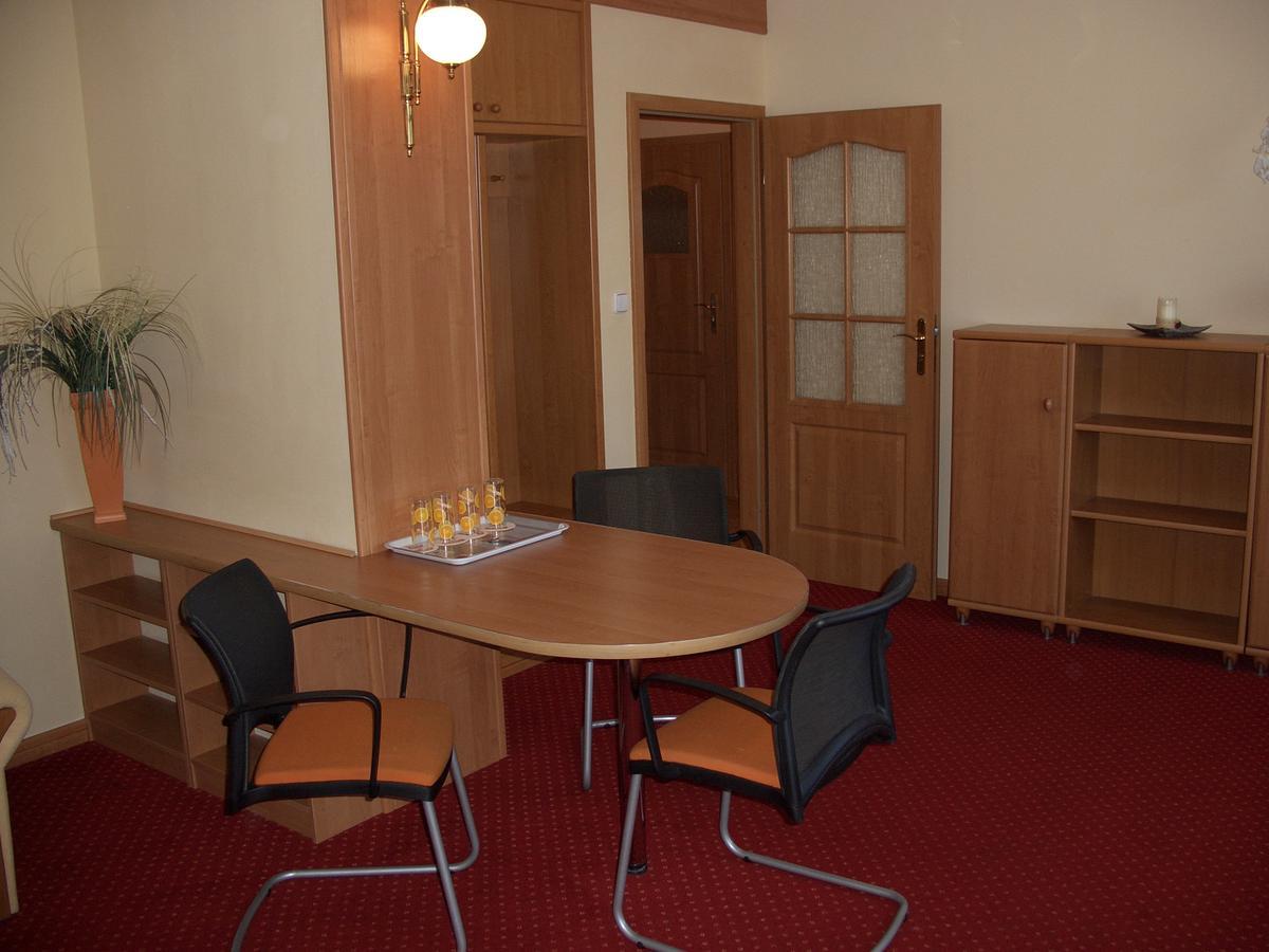 Hotel Alga Ustka Ngoại thất bức ảnh