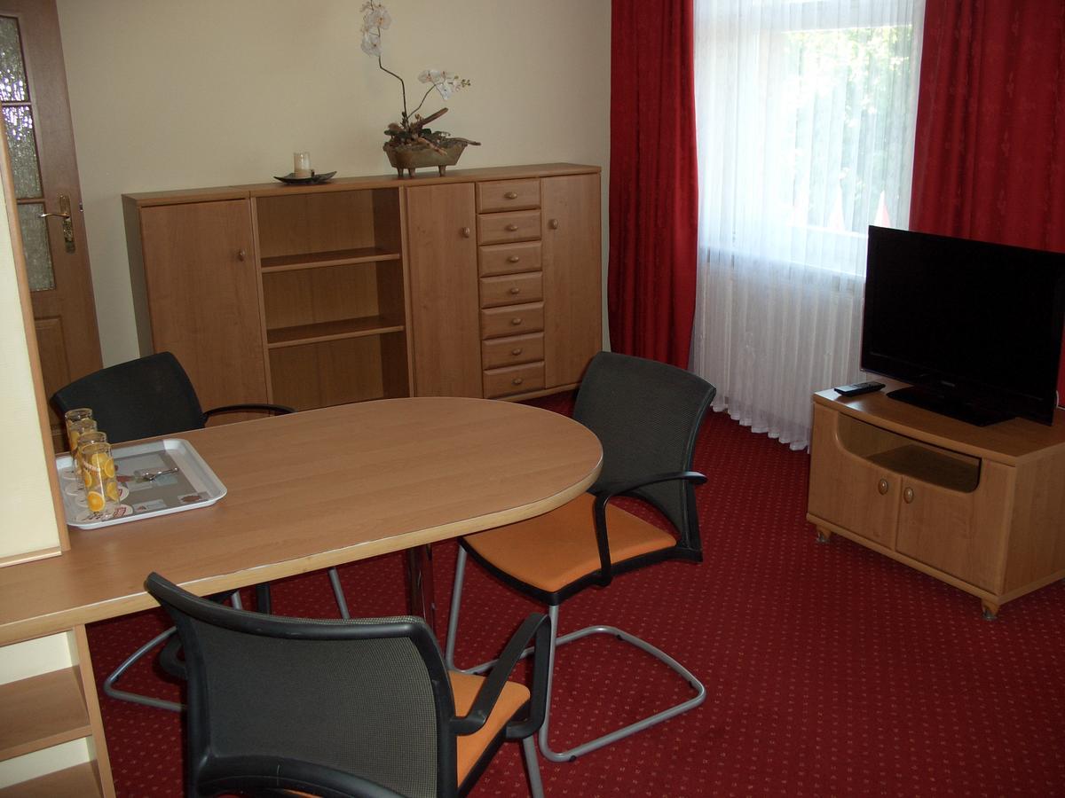 Hotel Alga Ustka Ngoại thất bức ảnh