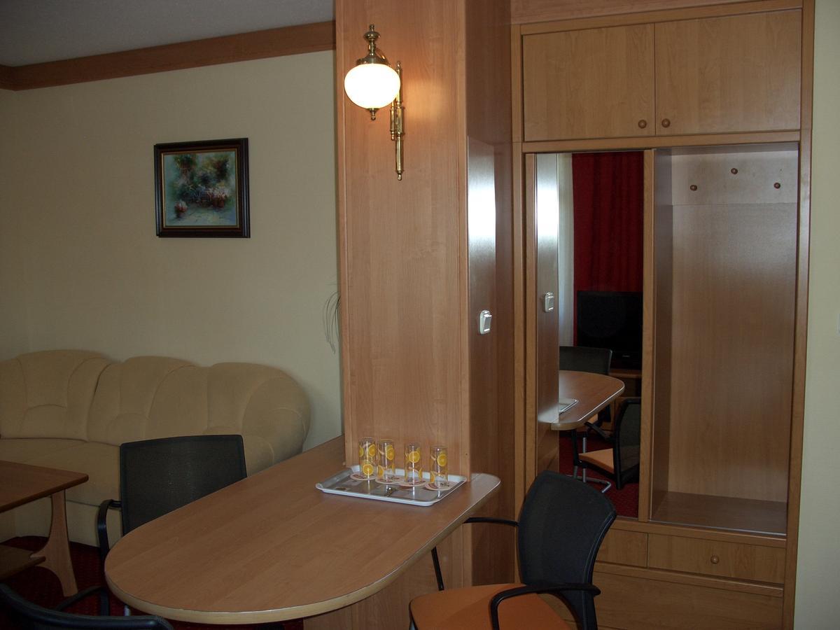 Hotel Alga Ustka Ngoại thất bức ảnh